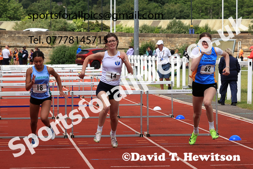 Hurdles, 2026 Northern Schools Inter Counties, Wentworth, Hexham. Photo: David T. Hewitson/Sports for All Pics